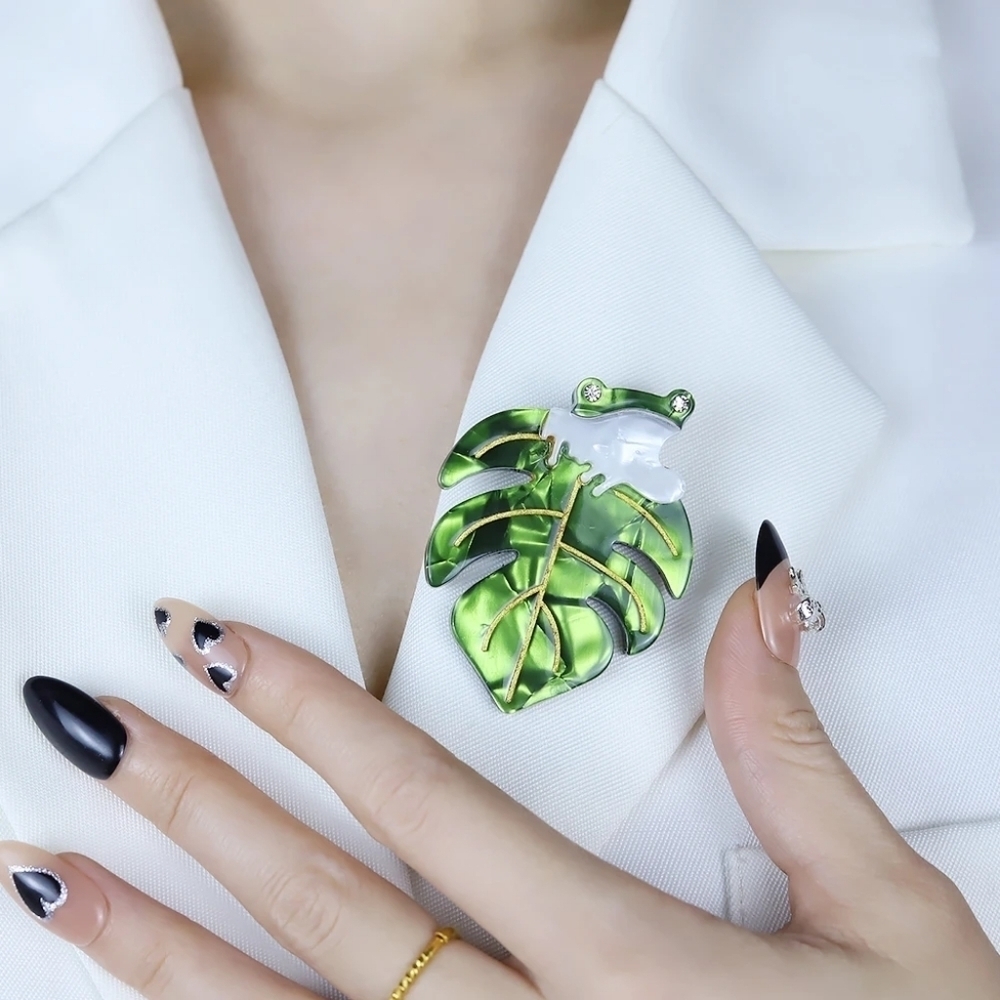 VQ Frog Brooch - Picture 2 of 6